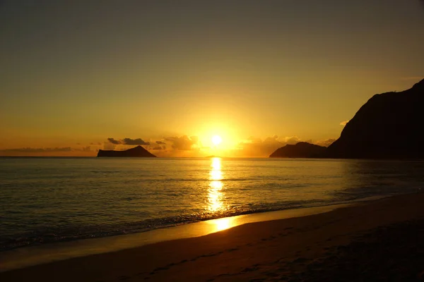 Sunrise Ocean Clouds Waimanalo Beach Rabbit Rock Island Distance Oahu — Stock Photo, Image