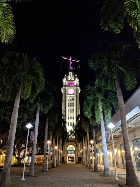 Honolulu Marzo 2018 Camino Torre Aloha Por Noche Que Ilumina — Foto de Stock