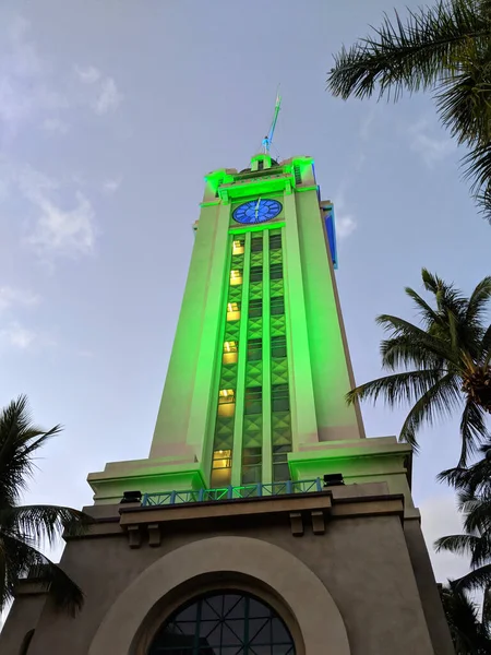 Honolulu Noviembre 2018 Mirando Hacia Arriba Torre Aloha Por Noche — Foto de Stock