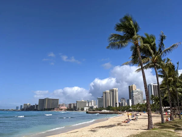 Ваїкікі Березня 2021 Прекрасний День Пляжі Квінс Вайкікі Гаваї Хвилі — стокове фото