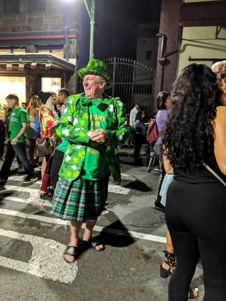 Honolulu Března 2019 Starší Pán Zeleném Kostýmu Svatého Patricka Usmívá — Stock fotografie