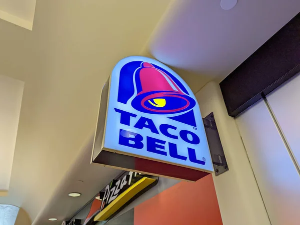 Гонолулу Марта 2022 Fast Food Duo Paradise Taco Bell Pizza — стоковое фото