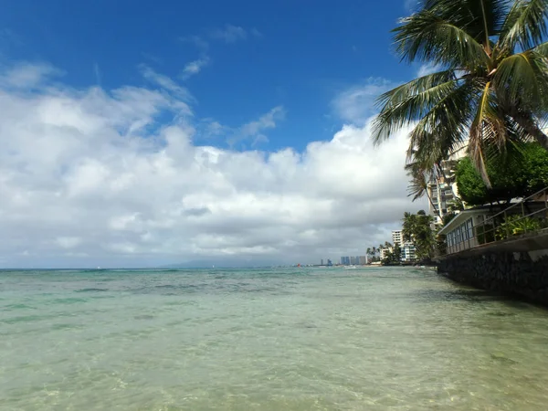 Hermoso Día Playa Waikiki Honolulu Hawai Las Aguas Poco Profundas —  Fotos de Stock