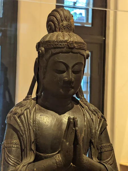 Гонолулу Апреля 2022 Года Скульптура Безмятежного Будды Женской Фигуры Молитвенными — стоковое фото