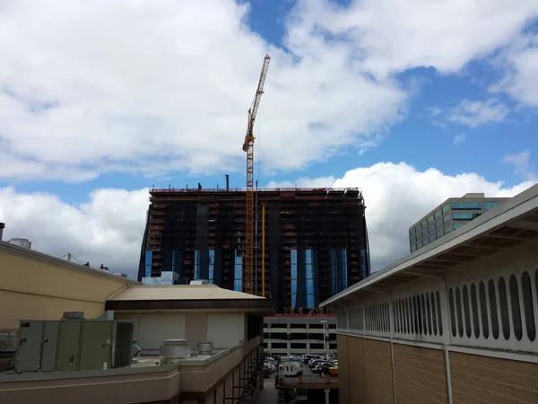 Honolulu April 2014 Construction Site Crane Towering Building Construction Ala — Stock Photo, Image