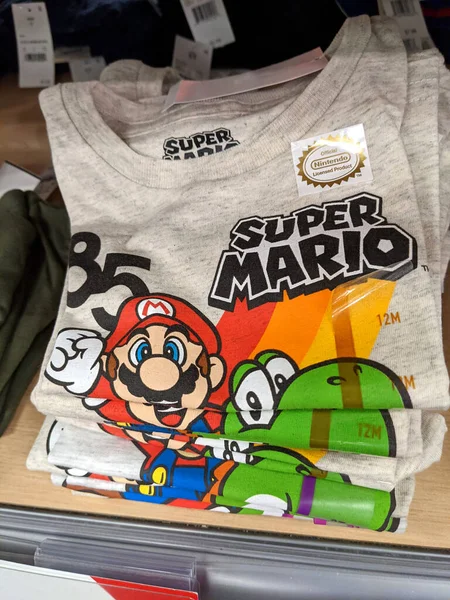 Honolulu April 2021 Ein Kleinkind Shirt Mit Super Mario Und — Stockfoto