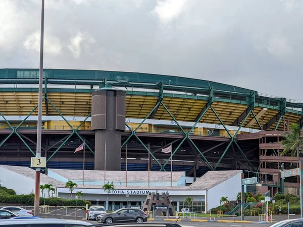 Honolulu Junho 2022 Onda Bandeiras Acima Estátua Bilheteria Estádio Aloha — Fotografia de Stock