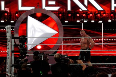 Santa Clara, Kaliforniya - 29 Mart 2015: WWE Şampiyonu Brock Lesner, WrestleMania 31 'deki WrestleMania Stadyumu' nda oynanan maçta Roman Rejimi 'nin başında duruyor..