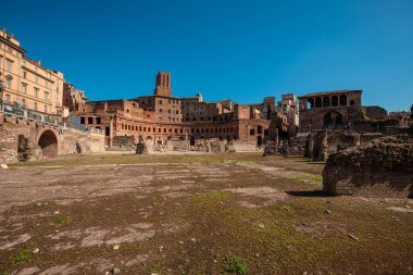 Roma Forumu, Roma, İtalya 'da kemerler ve sütunlar. Tarihi eserlerin antik kalıntıları. Colosseum ve Palatine Hill yakınlarındaki Foro Romano..