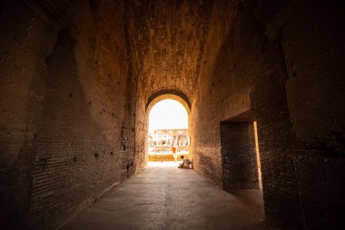 Roma, İtalya 'daki Roma Kolezyumu. Dünyanın en büyük gladyatör sahası..