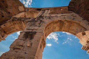 Roma, İtalya 'daki Roma Kolezyumu. Dünyanın en büyük gladyatör sahası..