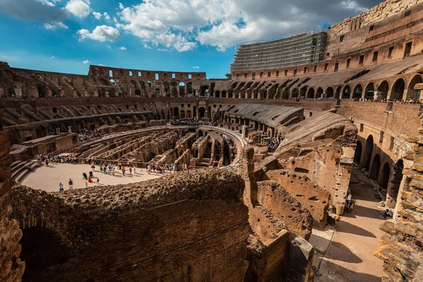 イタリアのローマにあるローマのコロッセオ 世界最大の剣闘士競技場 — ストック写真