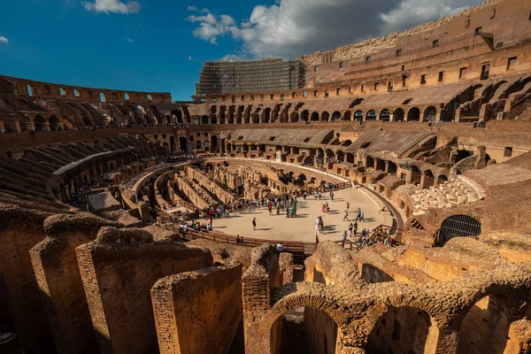 イタリアのローマにあるローマのコロッセオ 世界最大の剣闘士競技場 — ストック写真