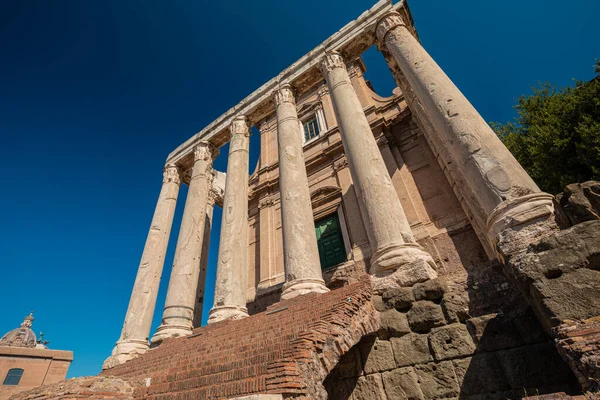 Fórum Romano Arcos Colunas Roma Itália Ruínas Antigas Marcos Históricos Fotografias De Stock Royalty-Free
