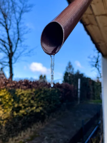 Ploetzlicher Frost Machte Das Fliessende Wasser Eis — 图库照片