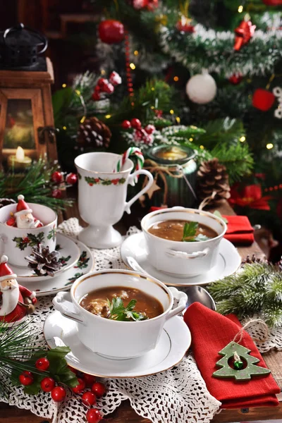 Hagyományos Gombaleves Árpa Groats Szenteste Vacsora Ünnepi Asztal Előtt Karácsonyfa — Stock Fotó
