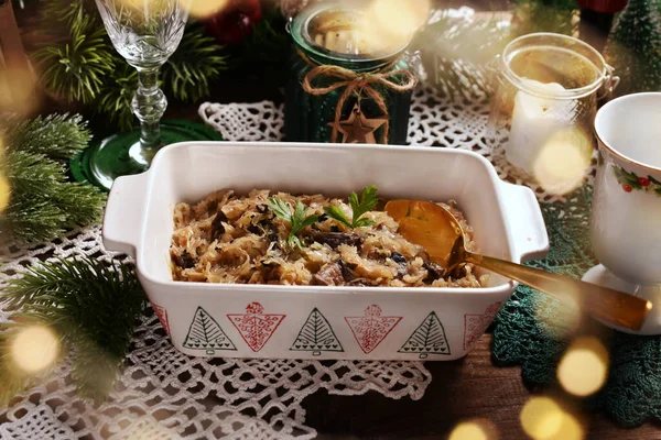 Een Kom Traditionele Poolse Zuurkool Met Champignons Voor Kerstmis Feestelijke — Stockfoto