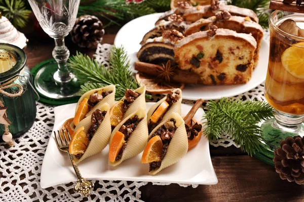 Sobremesa Véspera Natal Doce Com Macarrão Forma Concha Cheio Sementes — Fotografia de Stock