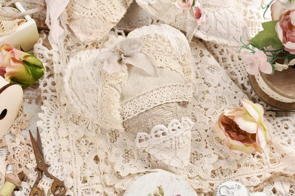 Vintage Style Handmade Hearts Sewn Linen Laces Table — Stock Photo, Image
