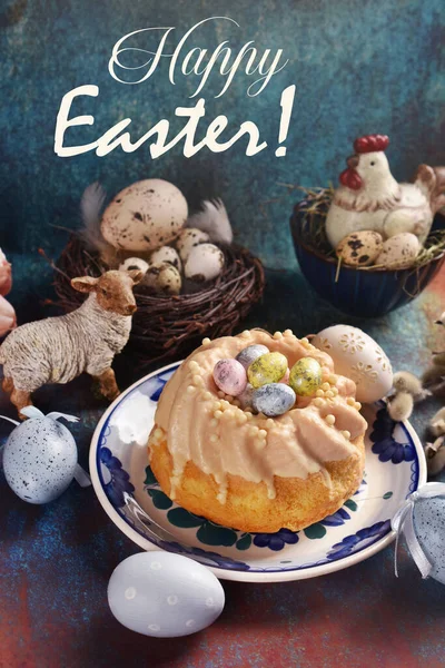 Easter Table Homemade Ring Cake Icing Seasonal Decors Grunge Background — Stock Photo, Image