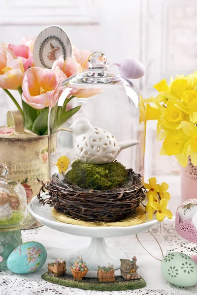 Easter Table Vintage Style White Ceramic Bird Nest Glass Cloche — Stock Photo, Image