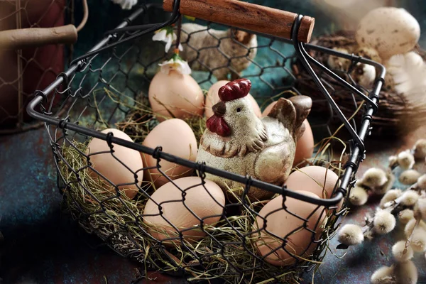 Vintage Style Easter Arrangement Eggs Hen Figurine Wire Basket Catkins — Stock Photo, Image