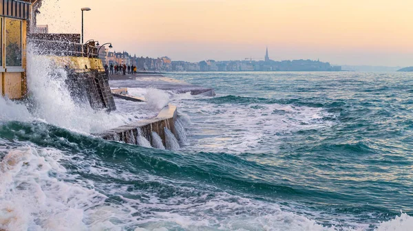フランス ヴィレーヌ県サン 2019年2月21日 満潮時の海水の攪拌 — ストック写真