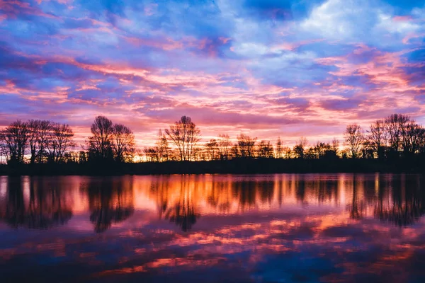 Nightscape Foto Adour Französisch Fluss Loderndem Roten Sonnenuntergang Mit Dramatischen — Stockfoto
