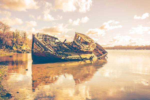 Wreck Wooden Fishing Boat Abandonedon Shore Quelmer Saint Malo France — Stock Photo, Image
