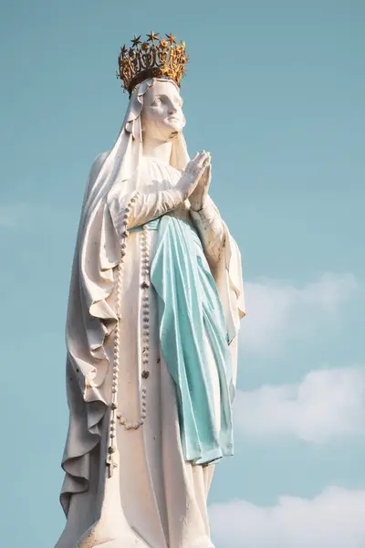 Lourdes Franciaország Augusztus 2021 Szobor Koronázott Szűz Mária Szentély Lourdes — Stock Fotó