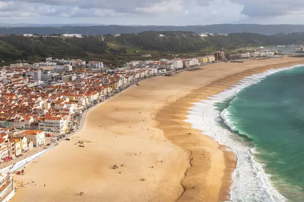 Widok Lotu Ptaka Czerwone Dachy Nazaretu Portugalia Nazare Beach Oceanu — Zdjęcie stockowe