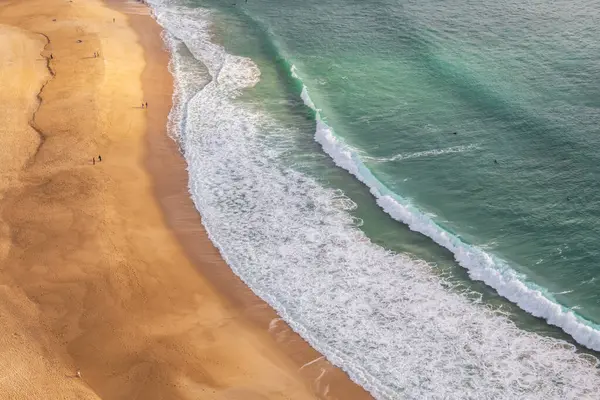 포르투갈 나사레의 나사레 비치와 대서양 아래로 — 스톡 사진
