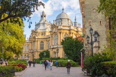 Budapeşte, Macaristan - 30 Eylül 2024: Vajdahunyad Şatosu, Budapeşte 'deki Varosliget kentindeki tarım müzesi