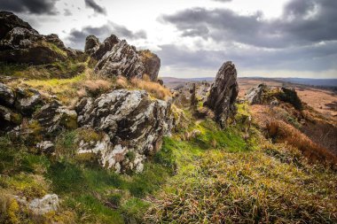 Britanya 'nın en yüksek noktasından bozkırların ve tepelerin üzerinden muhteşem bir manzara. Roch Trevezel, Monts d 'Arree, Fransa