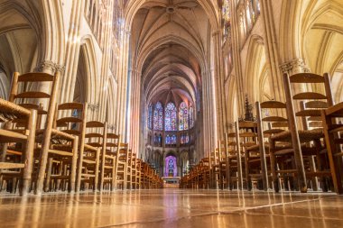 Troyes, Fransa - 4 Kasım 2024: St. Peter ve St. Paul Katedrali mağarası Troyes, Fransa 'da yerden fotoğraflandı