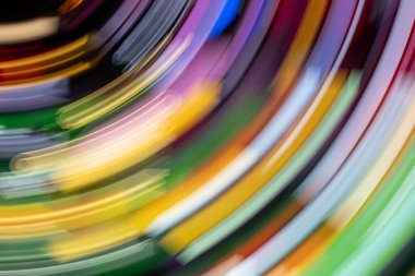 Portekiz 'in Algarve bölgesindeki Portimao yakınlarındaki Praia Joao De Arens Sahili' nin üzerindeki patikadan görüntüyü al.