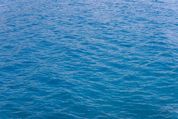 一般无边海面 白天只有蓝水 有轻微的波纹波纹 — 图库照片