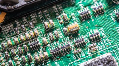 ıslak dijital devre kartı mikroişlemci ve bileşenleri ile, tam kare makro arkaplan kapat.