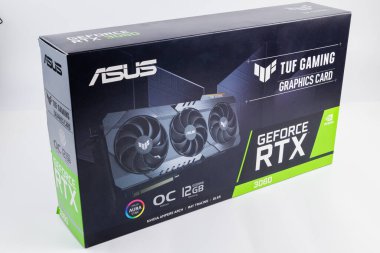 Beyaz arkaplanda NVIDIA RTX 3060 OC 12G TUF oyun kartı karton kutusu. Tula, Rusya - 26 Temmuz 2022