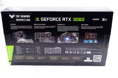 Beyaz arkaplanda NVIDIA RTX 3060 OC 12G TUF oyun kartı karton kutusu. Tula, Rusya - 26 Temmuz 2022