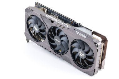 NVIDIA RTX 3060 OC 12G TUF Oyun kartı beyaz arkaplanda. Tula, Rusya - 26 Temmuz 2022