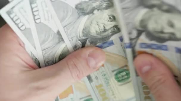 Beyaz Eller 100 Dolarlık Banknotları Sayıyor Seçici Odaklanma Yavaş Çekim — Stok video