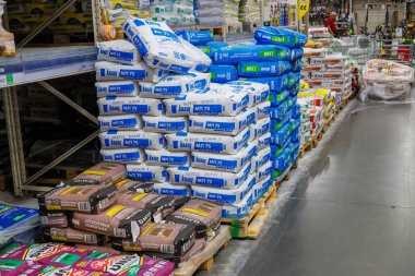 Rusya 'nın Tula kentindeki Leroy Merlin nalbur dükkanında 21 Haziran 2022