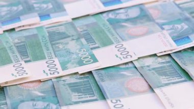 5000 Kırgızistan Som banknotunun döner arkaplanı, tam çerçeve arkaplan