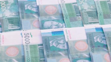 5000 Kırgızistan Som banknotunun döner arkaplanı, tam çerçeve arkaplan