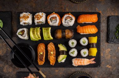 Soya soslu Japon suşisi çeşitleri.