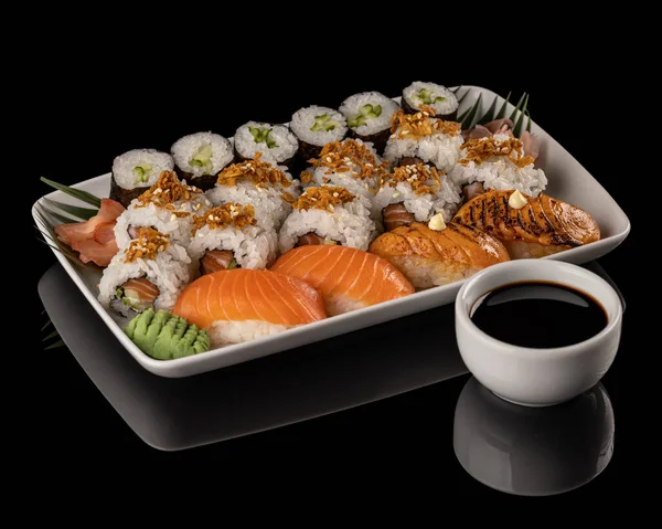 Comida Japonesa Sushi Sushi Surtido Servido Con Soja —  Fotos de Stock