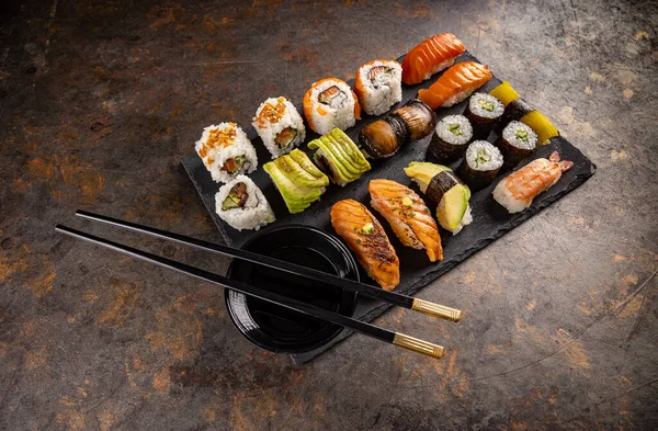 Válogatott Sushi Sushi Szója Mellé Tálalva — Stock Fotó