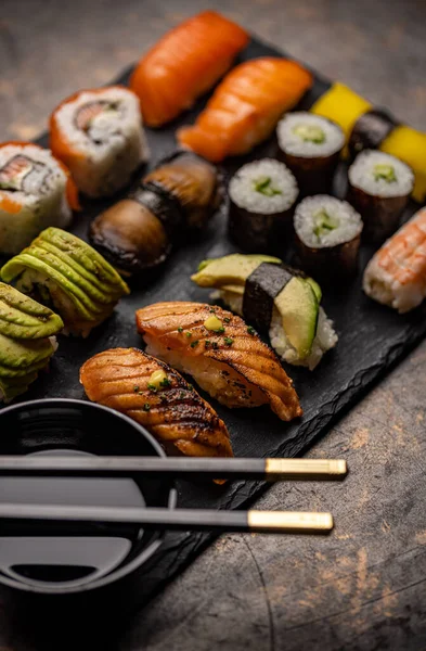 Válogatott Sushi Sushi Szója Mellé Tálalva — Stock Fotó