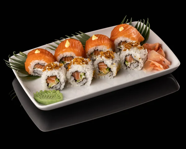 寿司の盛り合わせだ 生姜とわさびの寿司セット — ストック写真